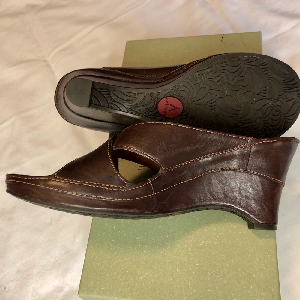clarks Artisan Cafe Brown.Style Jill. Size 8. Worn 3 times. Excellent condition